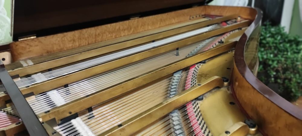 Fortepian Érard sygnatura Paderewski 
z autentyczną sygnaturą Ignacego