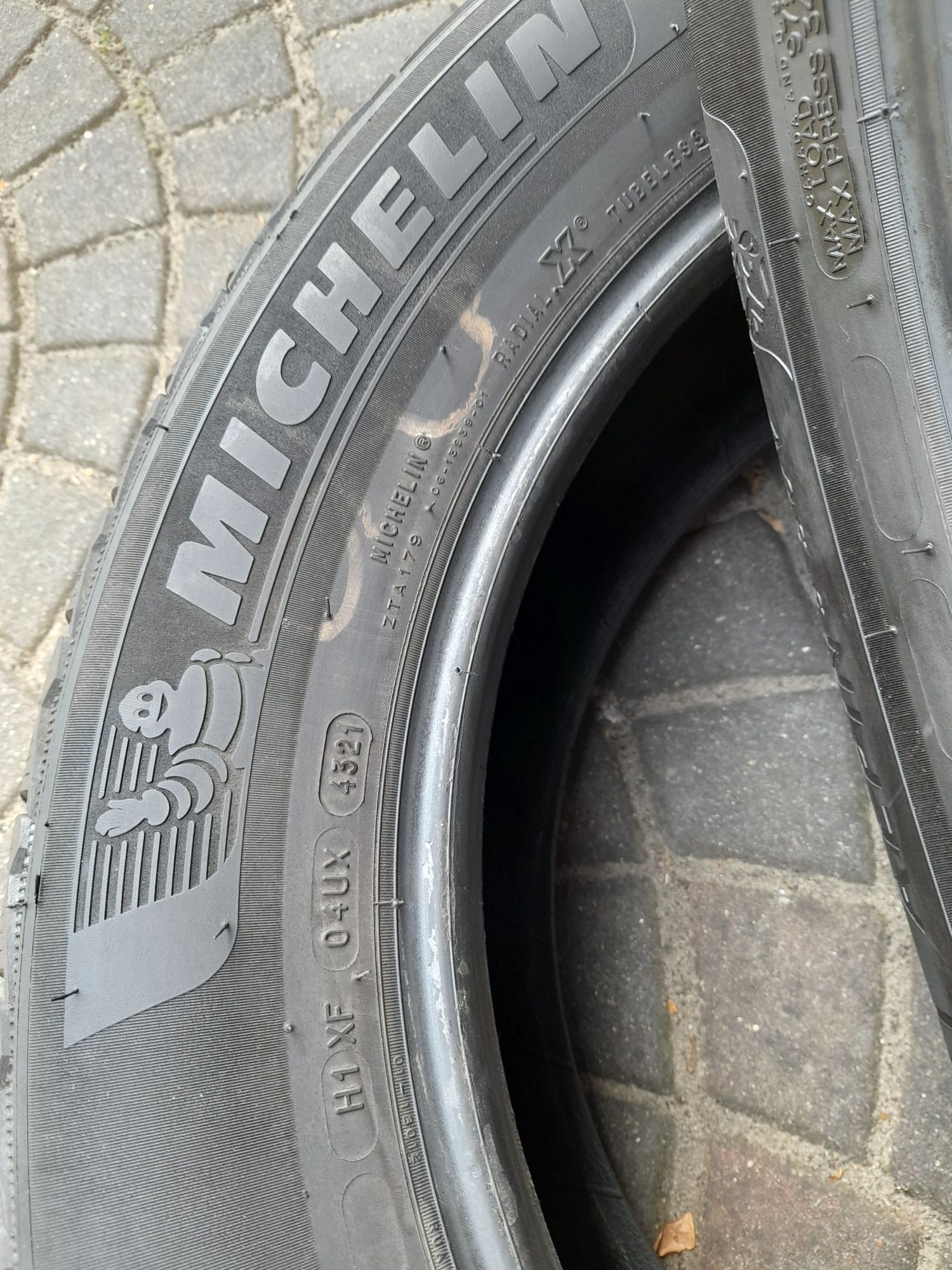 Opony zimowe Michelin 235 .60 .18