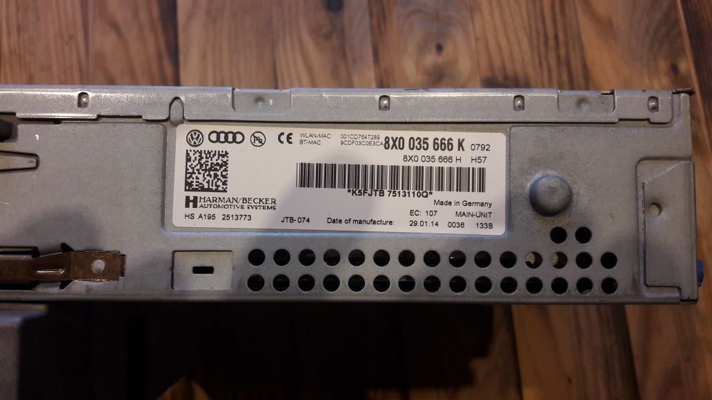 Radi Audi multimedia 8XO O35 666K