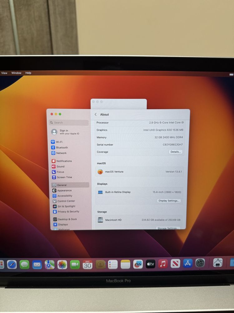 Macbook pro 15 2018 core i9 32/256gb amd pro 555x 4gb