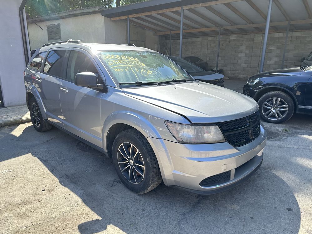 Бампер передний Передній Dodge Journey SE СЕ Додж Джорни