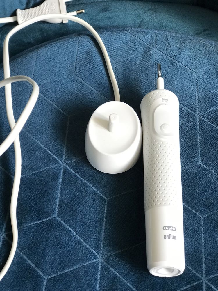 Зубна щітка Braun Oral B  на акумуляторі