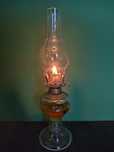 Szklana lampa naftowa z kloszem
