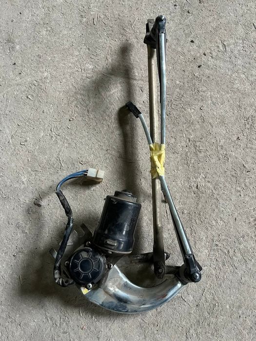 Моторчик та трапеція склоочисника ВАЗ 2107