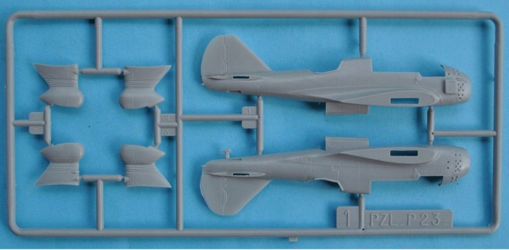 Heller 80247 samolot PZL.23 A/B Karaś model do sklejania 1:72