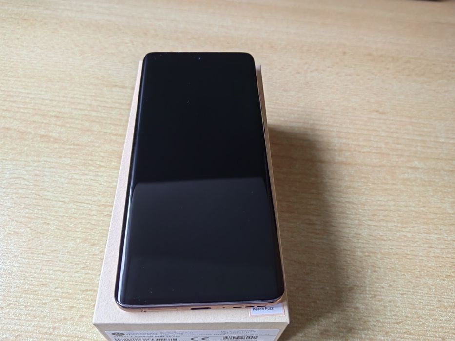 Motorola EDGE 40 neo 12/256gb gwarancja jak nowy Pantone Peach Fuzz