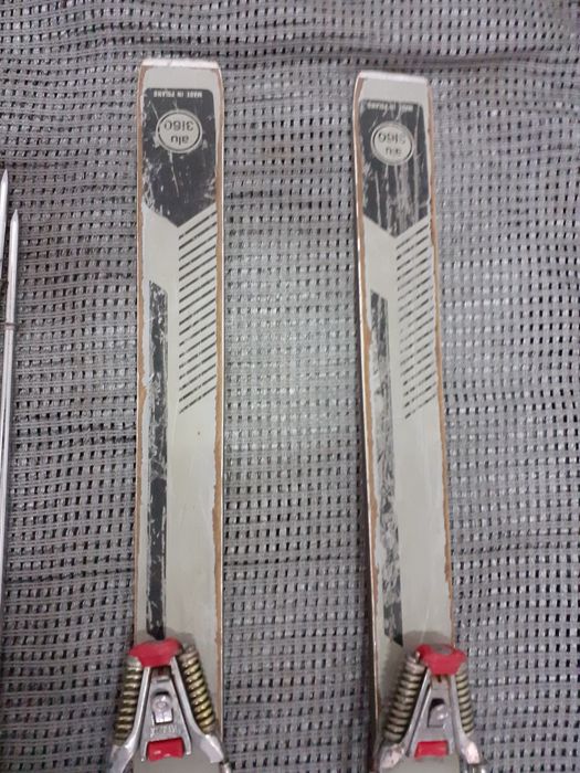 Narty stare polskie polsport z wiązaniami marker z tamtej epoki