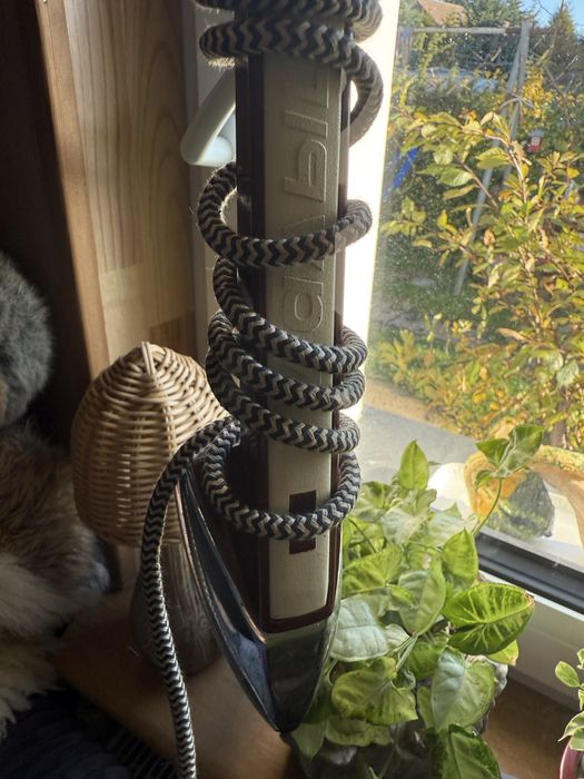 Stare żelazko podróżne.