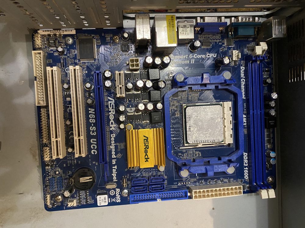 Материнська плата з процесором asrock n68 s3 ucc робоча бу amd sempron