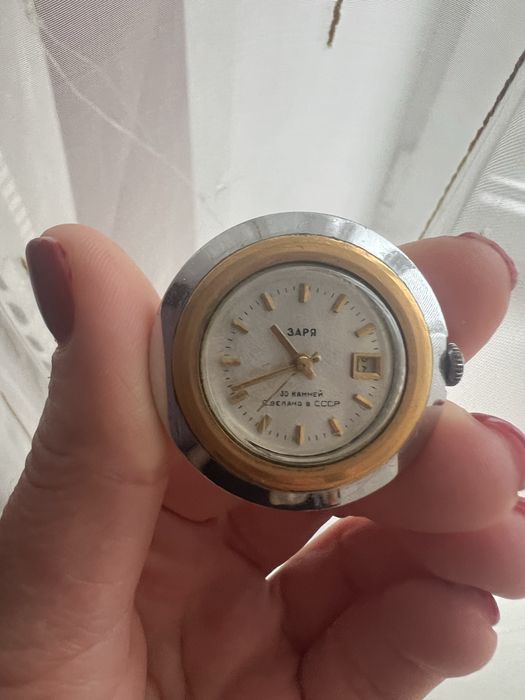 Вінтажний радянський годинник Заря советские наручные часы