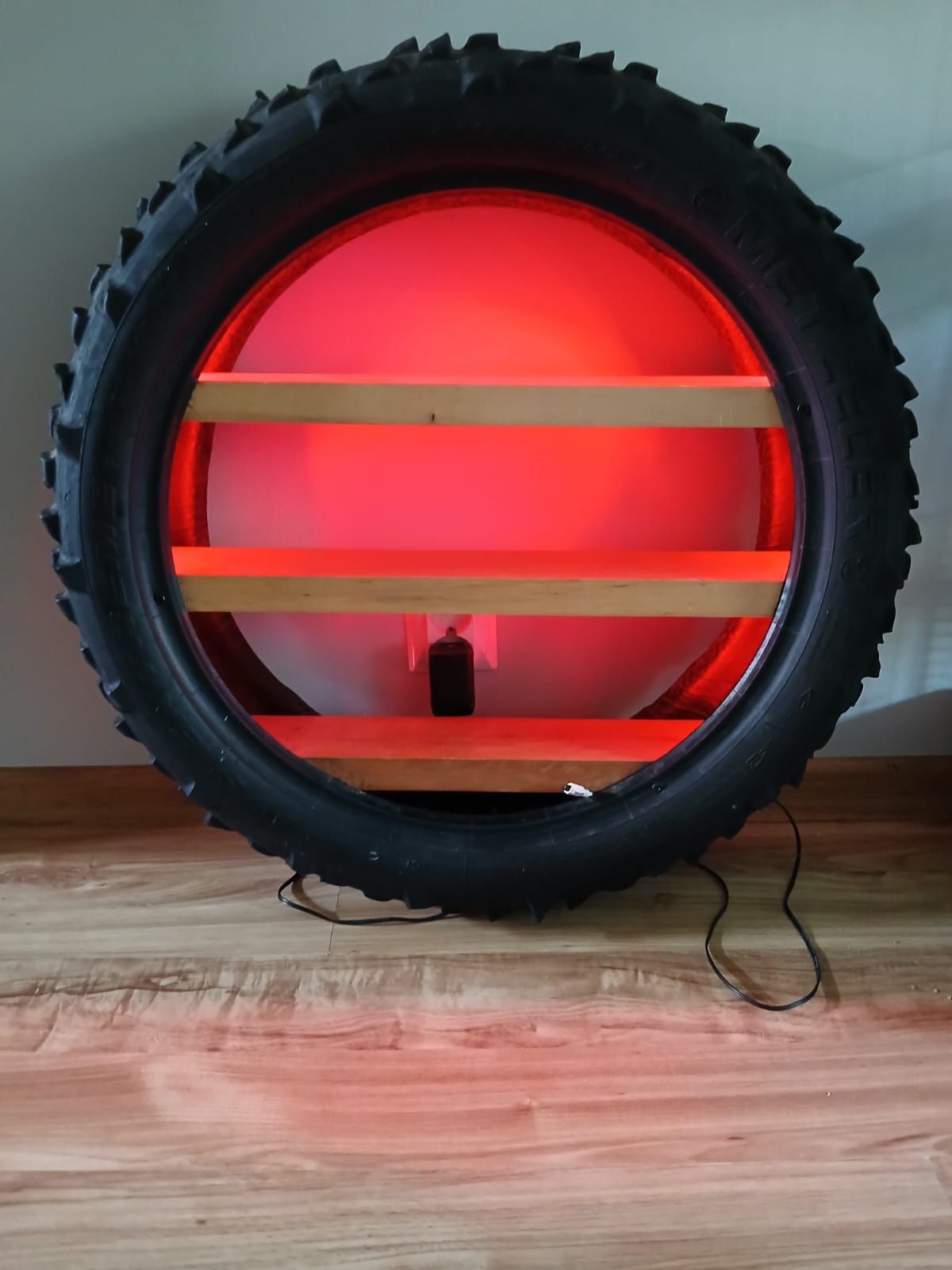 Półka podświetlana LED opona-pilot
