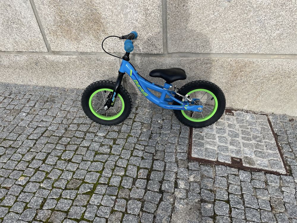 Bicicleta criança sem pedais