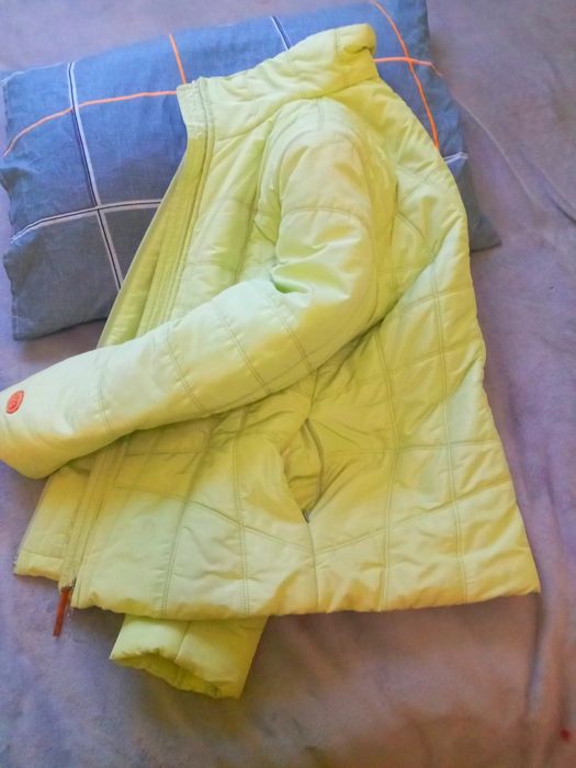 Віддам куртку жіночу