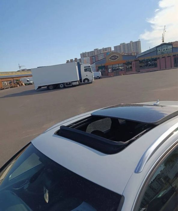 Автомобиль AUDI Q 3