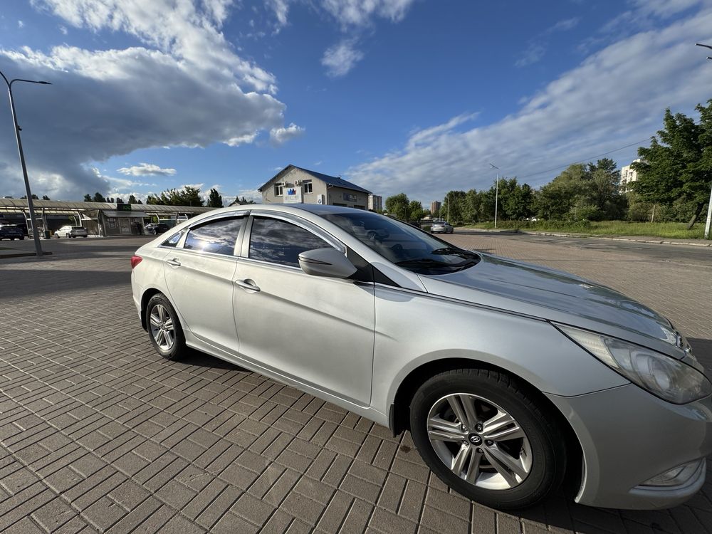 Продам машину Hyundai Sonata 2013 року