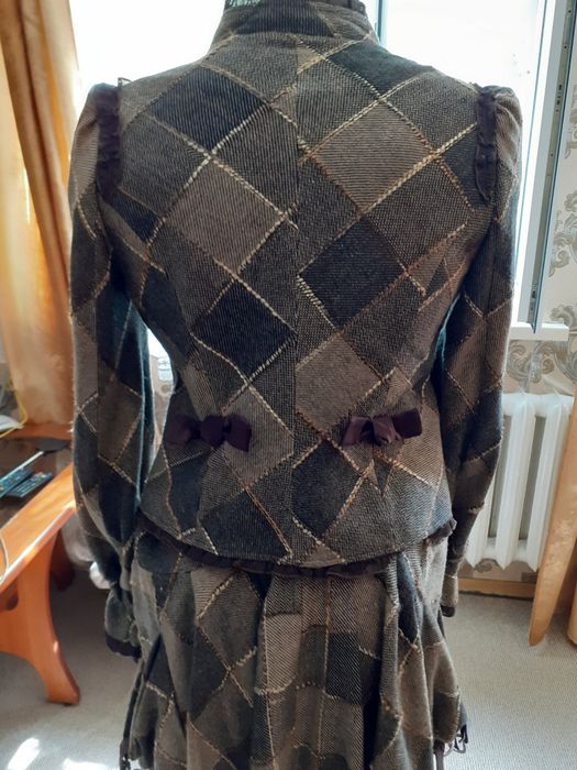 Продам женский костюм