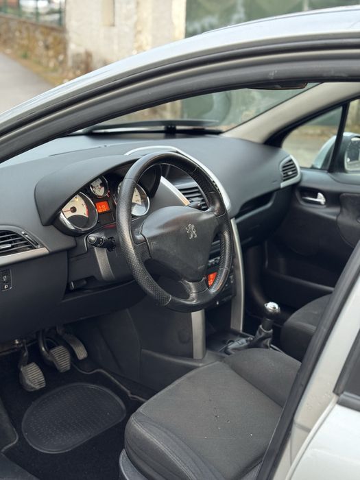 Peugeot 207 1.4 Hdi -5 Lugares