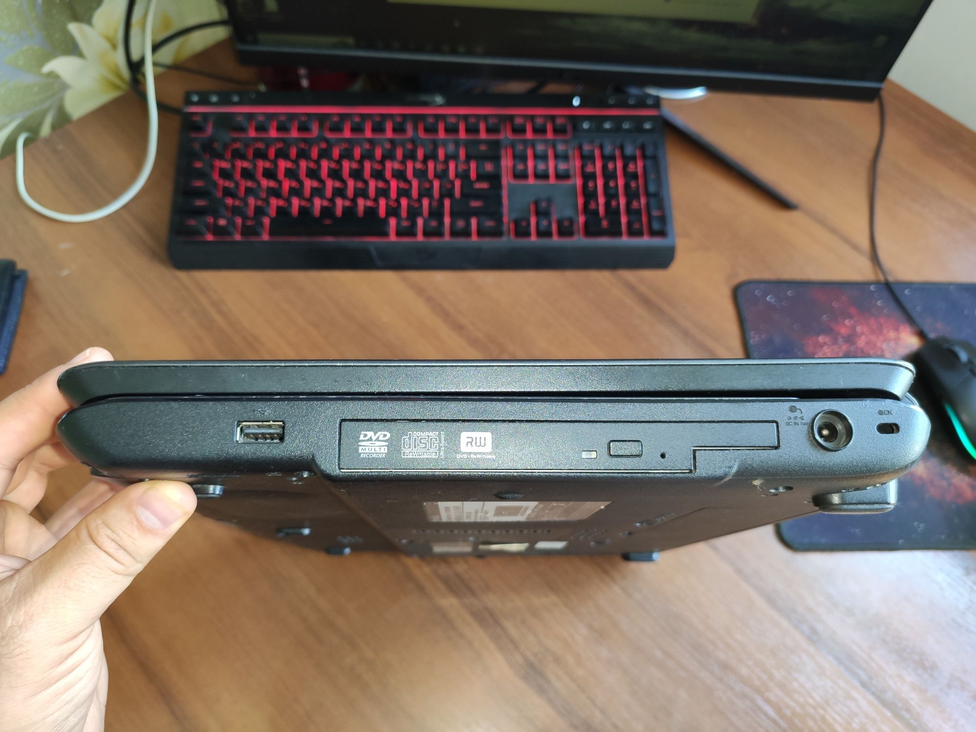 Ноутбук TOSHIBA Satellite