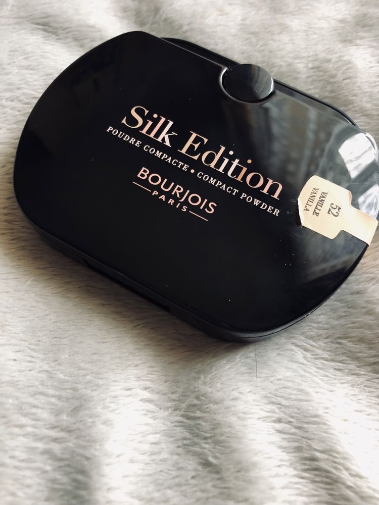 Bourjois Silk Edition Matujący Puder w kompakcie z lusterkiem, Vanilla