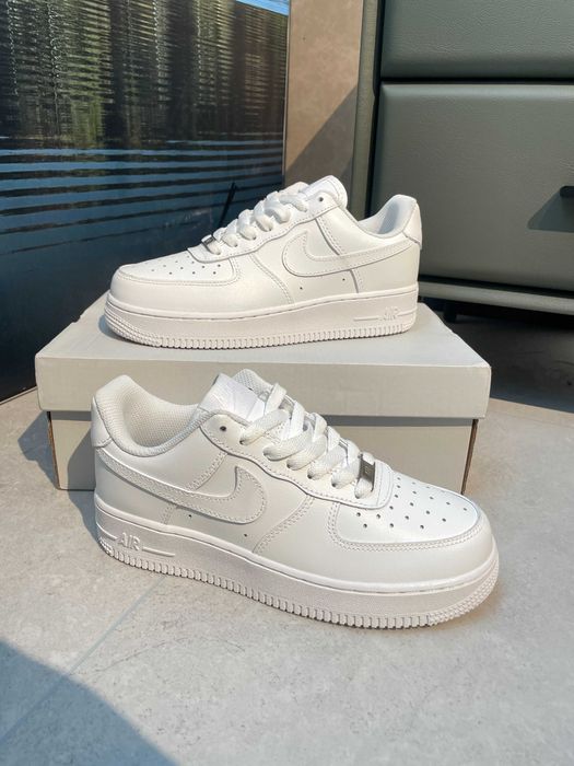 Buty meskie Mokasyny Nike Air Force 1 Low '07 White R.40
