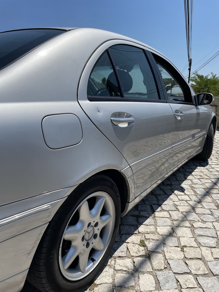 Mercedes-Benz C320 218CV