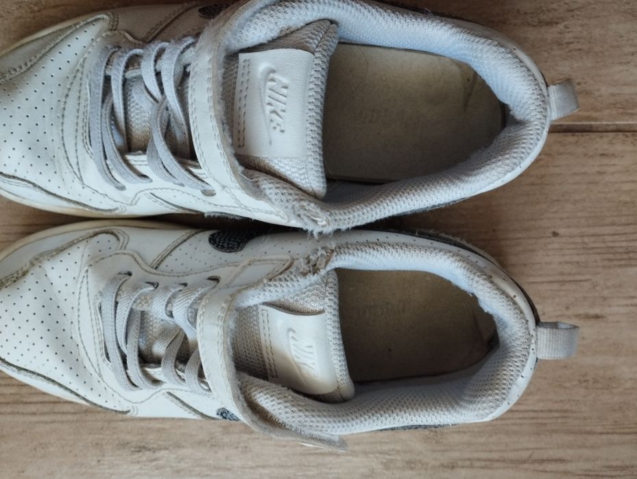 Buty Nike dla dziewczynki 33.5