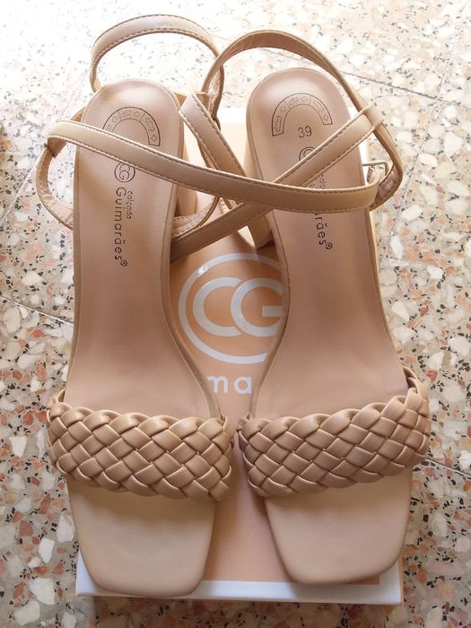 Sandálias semi novas rosa 39