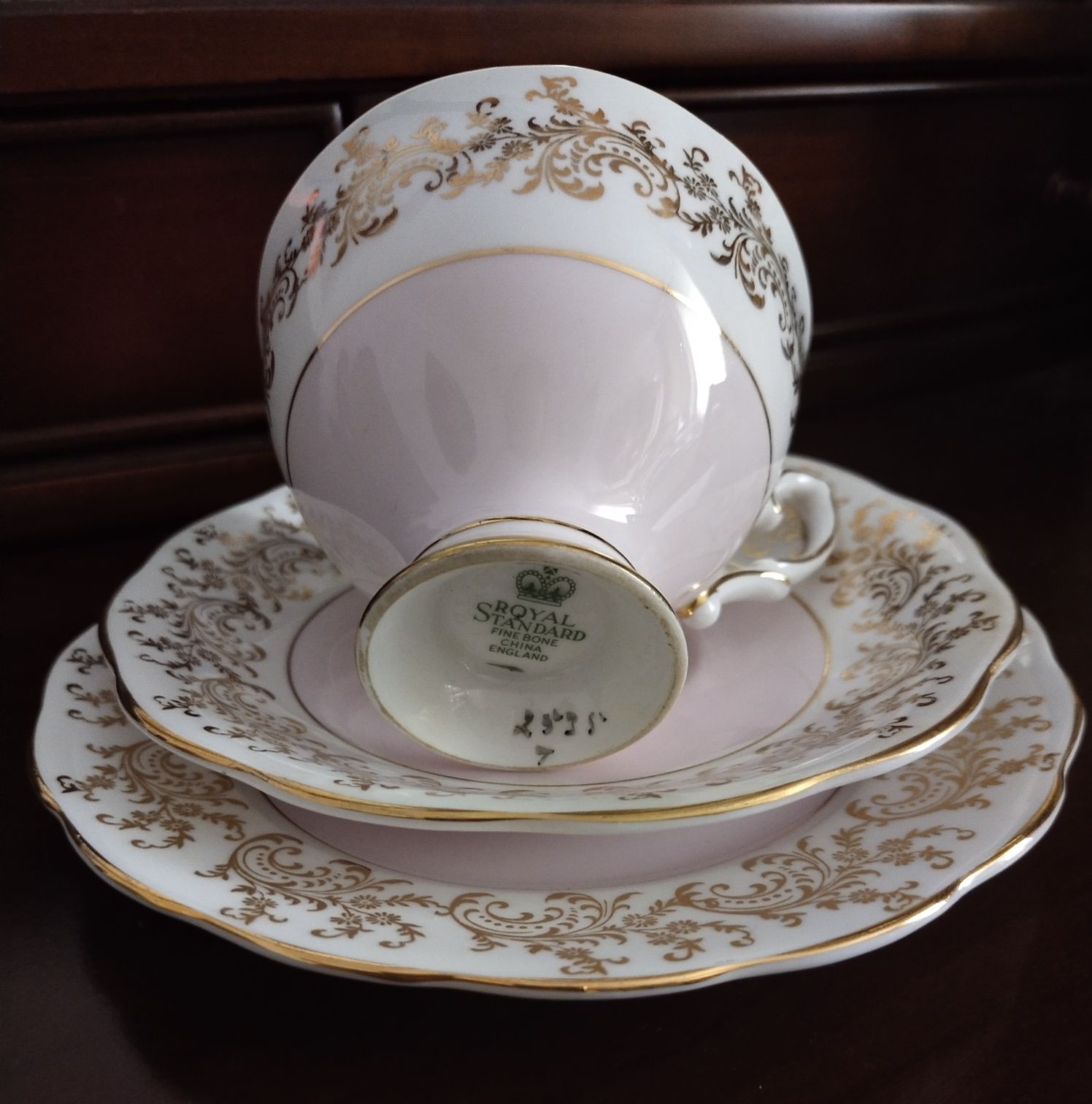 **1950s ROYAL Piękna RETRO Różowa Złota Filiżanka Angielska Porcelana