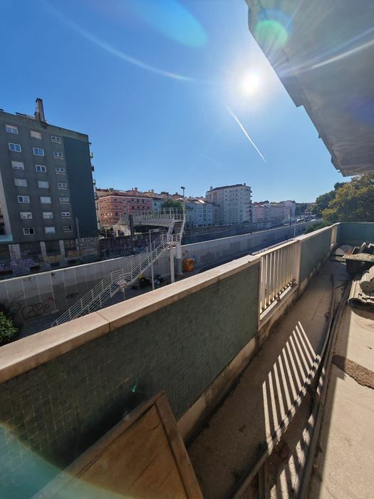 Vendo T4 Alvalade devoluto para OBRAS TOTAIS