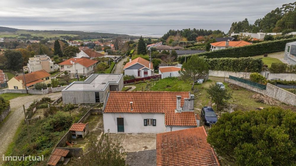 Moradia com vista mar para restauro em Afife
