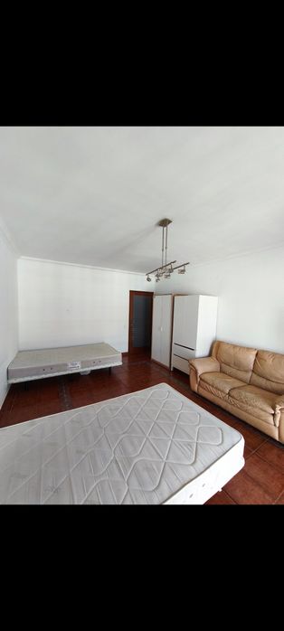 Quarto em Caxias perto da estação
