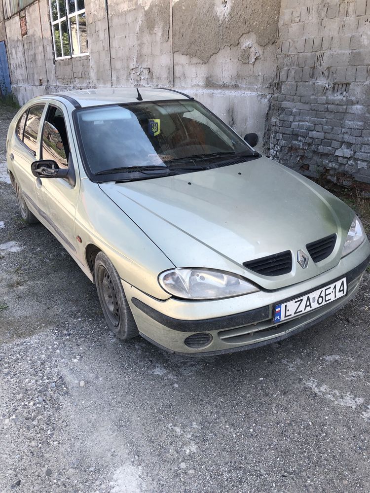 рено меган 1 .2000 року