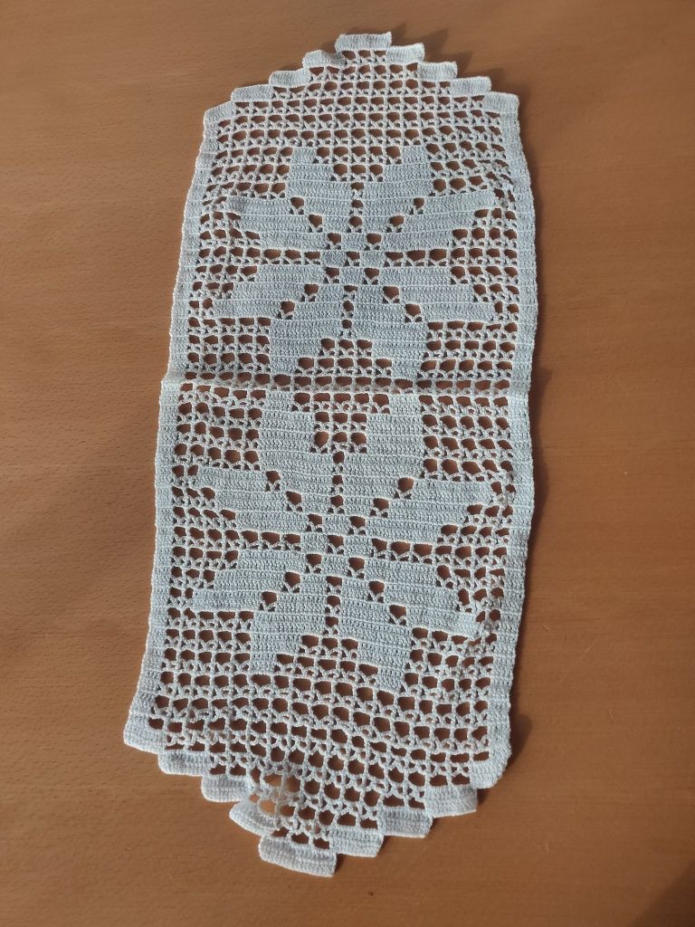 Conjunto de naperons em crochê.