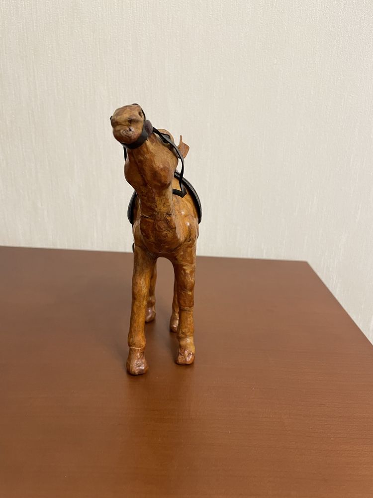 Верблюд ручноі роботи