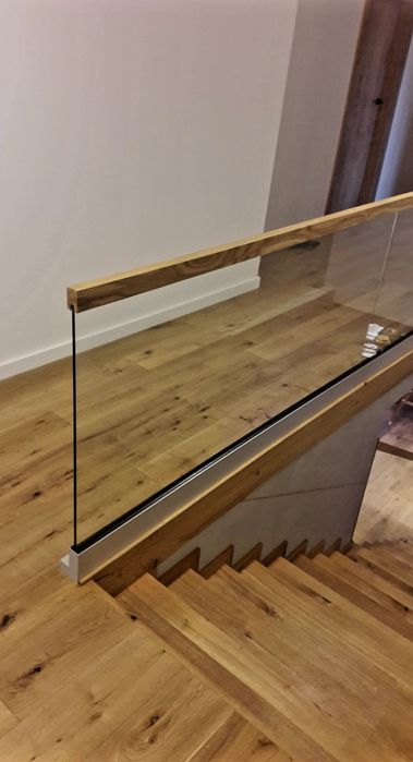 Balustrady na wymiar Stal nierdzewna Balustrada Szklana