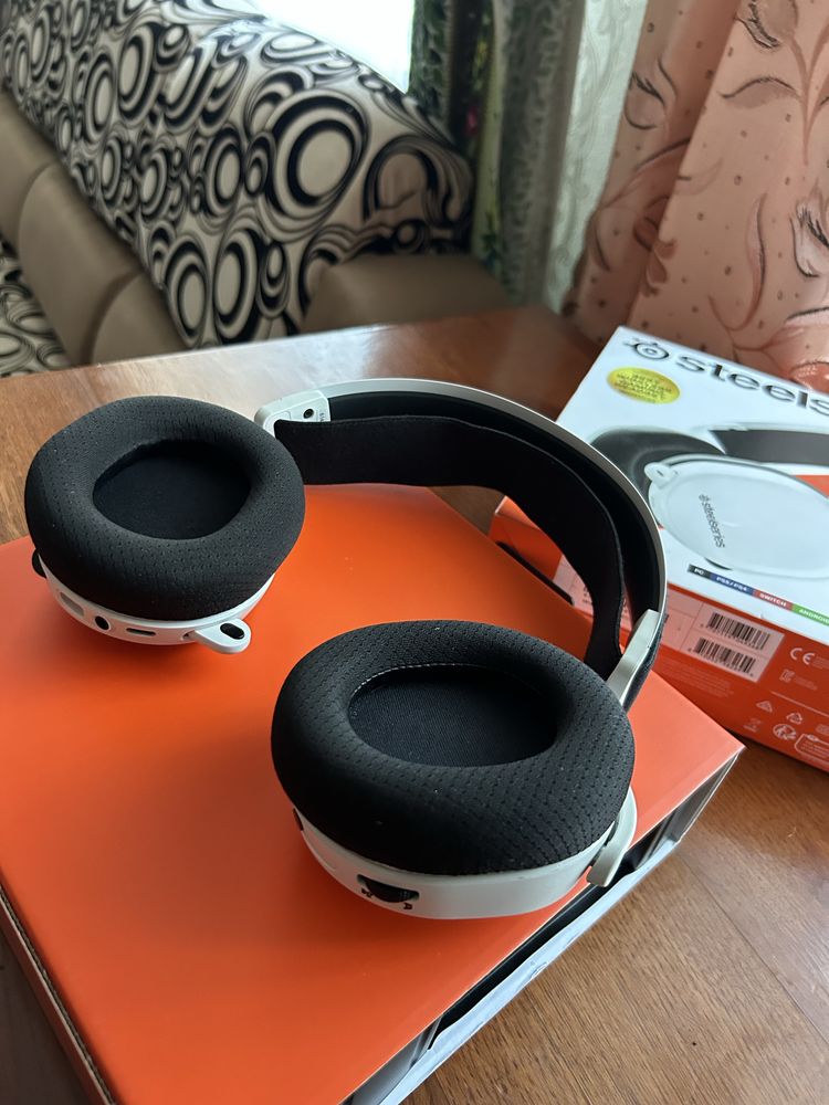 SteelSeries Arctis 7+ wireless white