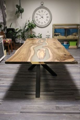 Stół z orzecha włoskiego