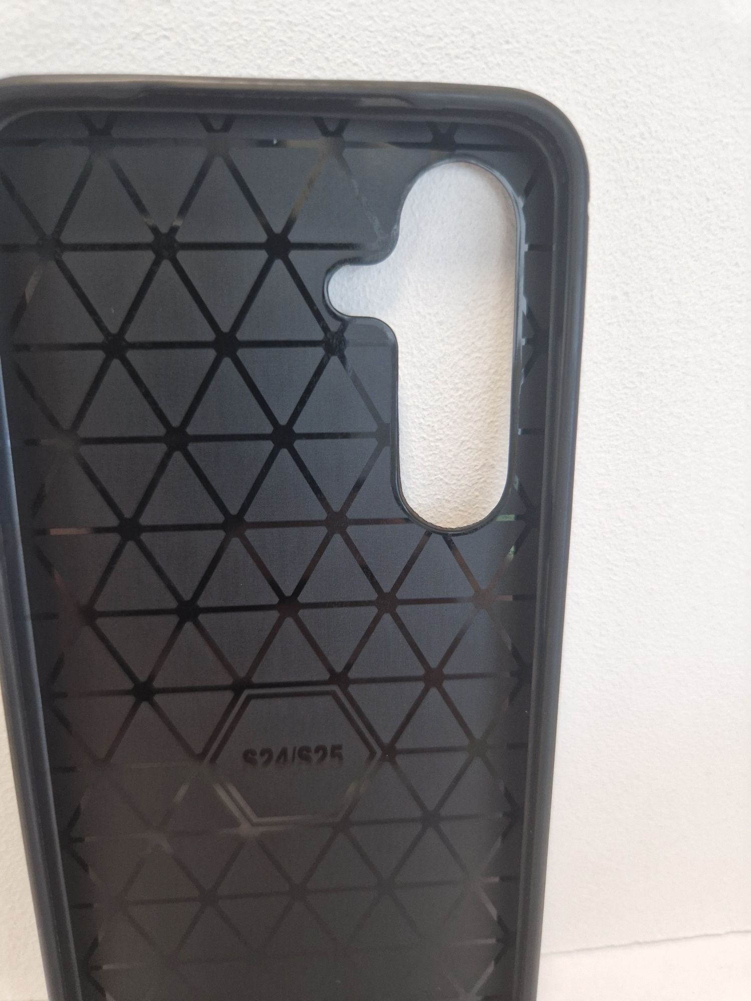Futerał Carbon do Samsung Galaxy S24 czarny