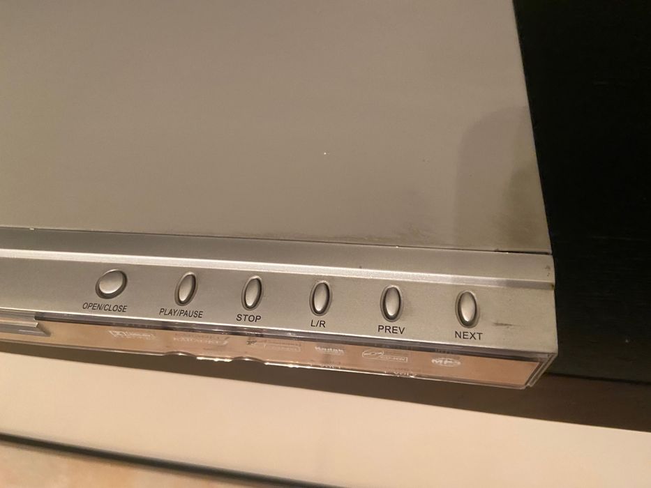 Leitor DVD Denver 706K + coleção DVD’s