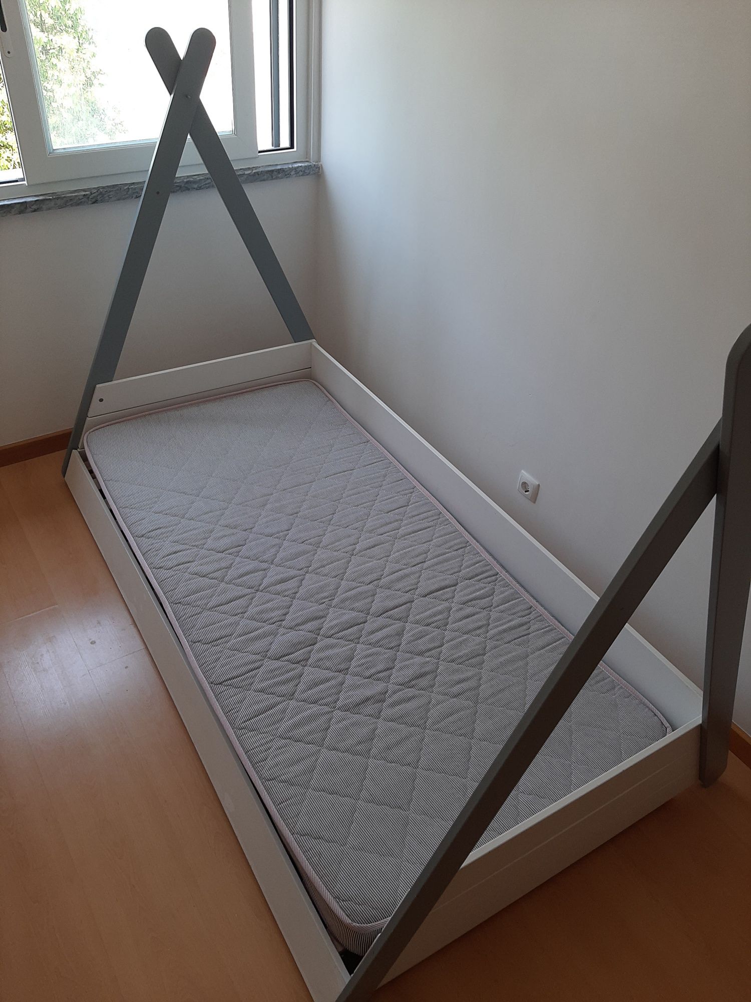 Cama criança tipo Montessori