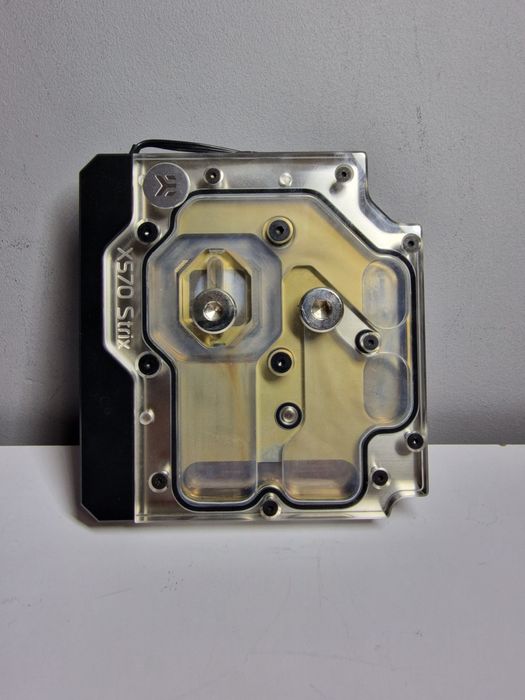 Asus ROG Strix X570-E D-RGB - Plexi Водоблок ЕК- Quantum Momentum