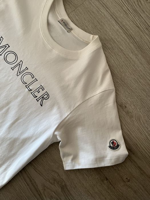Camisa branca da  moncler