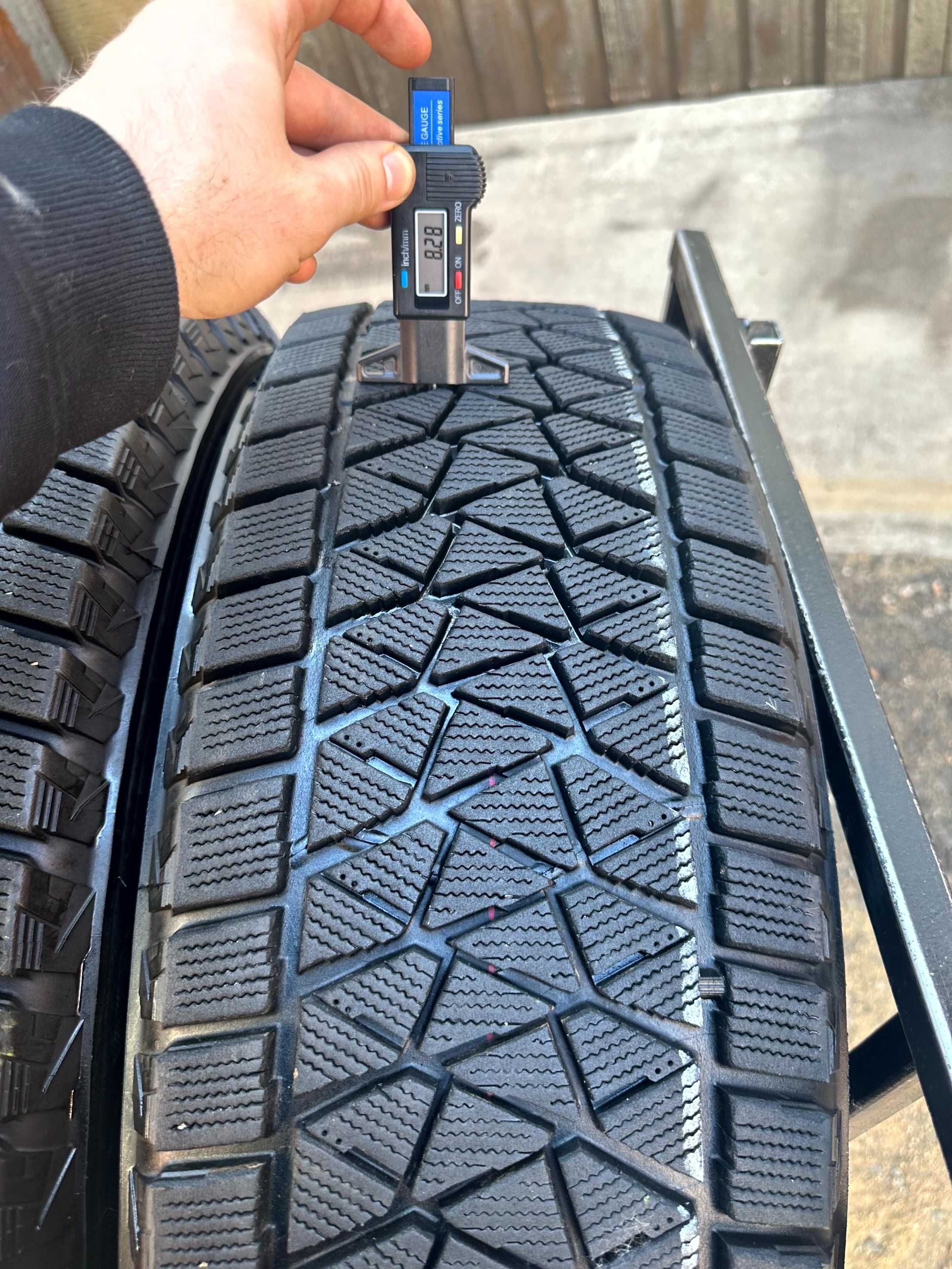 Шины БУ 235 65 R 18 Bridgestone Blizzak DM-V2 Резина зима Япония