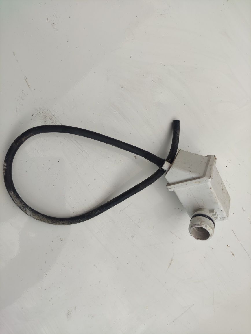 Zbiornik pompy (odpowietrznik) do pralki Whirlpool AWG 653