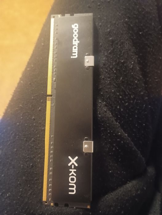Ram z X-kom 8gb .