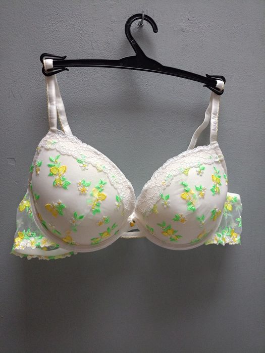 Cudny biustonosz Censored roz 85D  Nowy