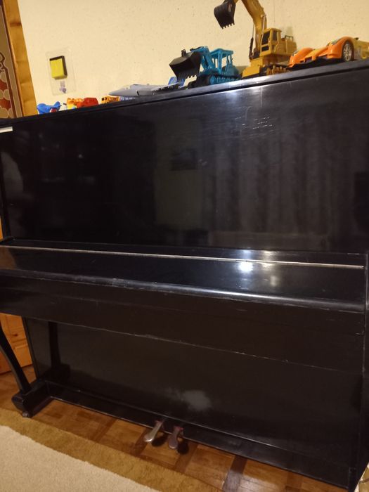 Продається піаніно
