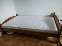 Łóżko sosnowe z materacem