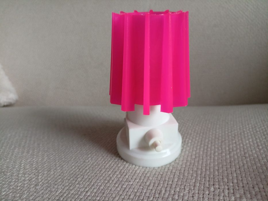 Różowa lampka, lampka do gniazdka