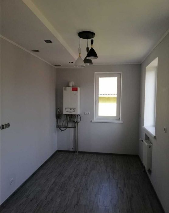 Сучасний комфортний будинок з новим ремонтом  в ЦЕНТРі с. Яснозір'я